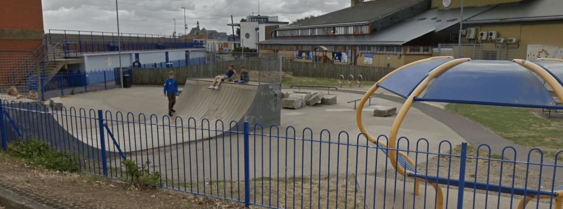 Beachfields Youth Park Skatepark photo 1