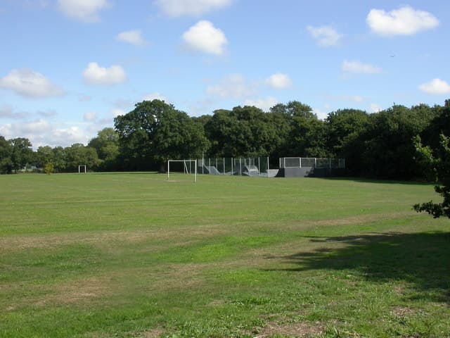 Bransgore Skatepark photo 1