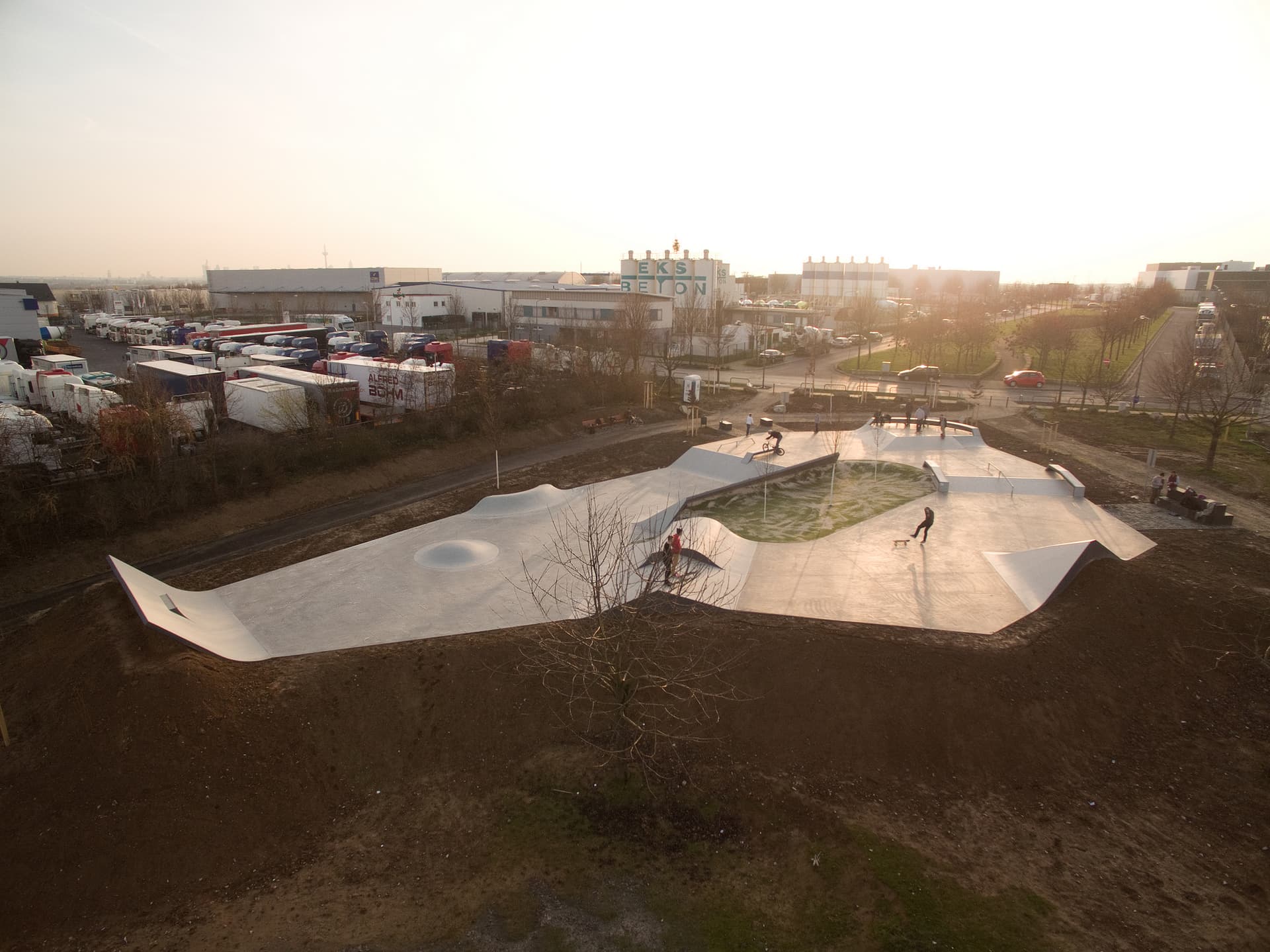 Frankfurt-Kalbach Skatepark photo 1