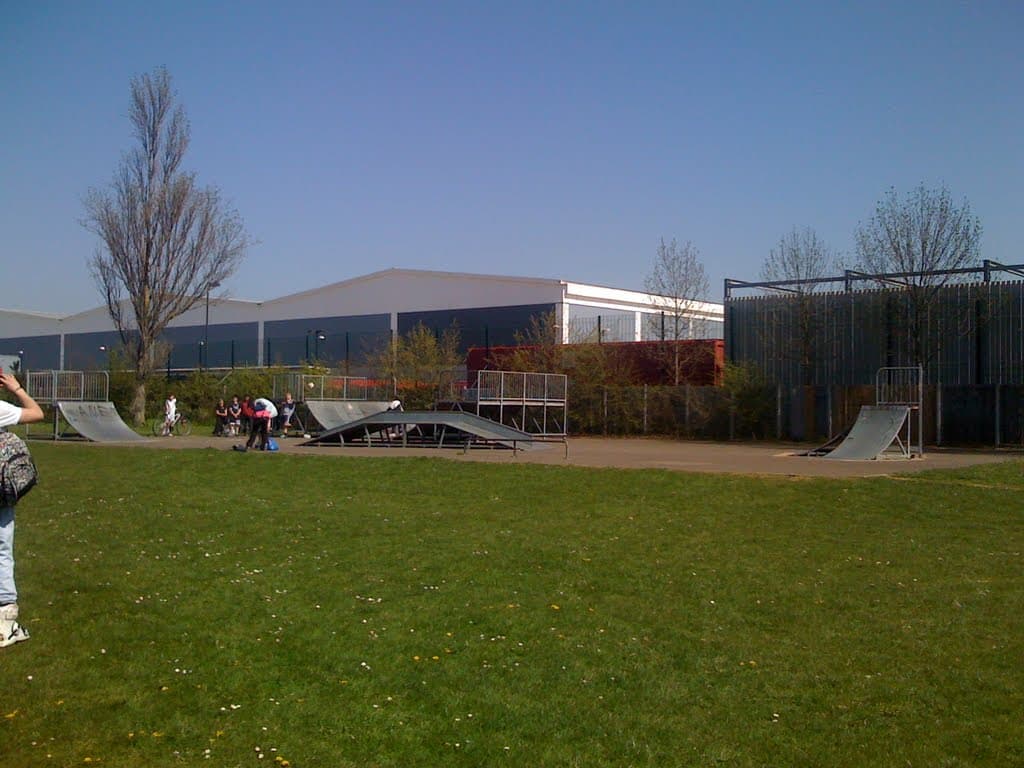Harvey Park Skatepark (Slough) photo 1