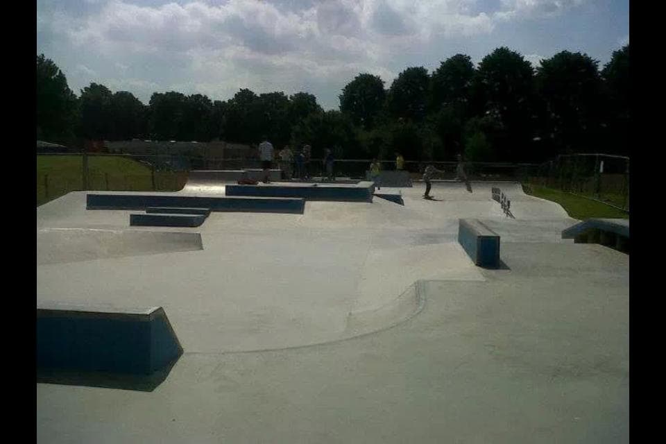 Lloyds Skatepark photo 1