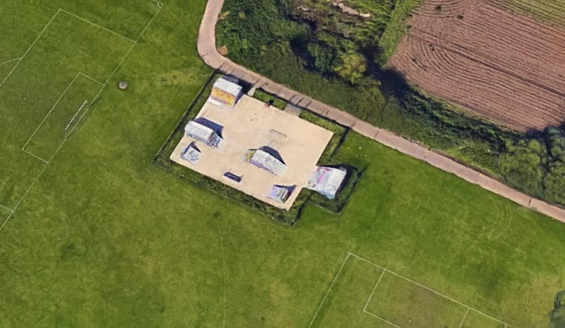 Marsh End Road Skatepark photo 1