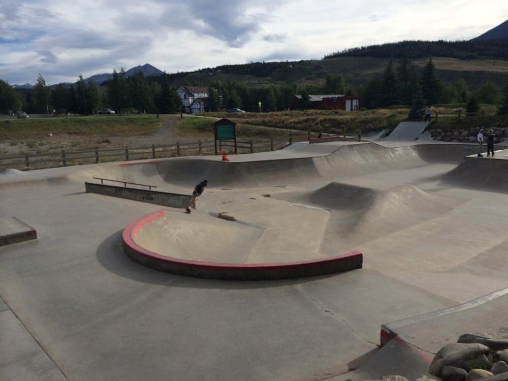 Rainbow Recreation Center Skatepark photo 1