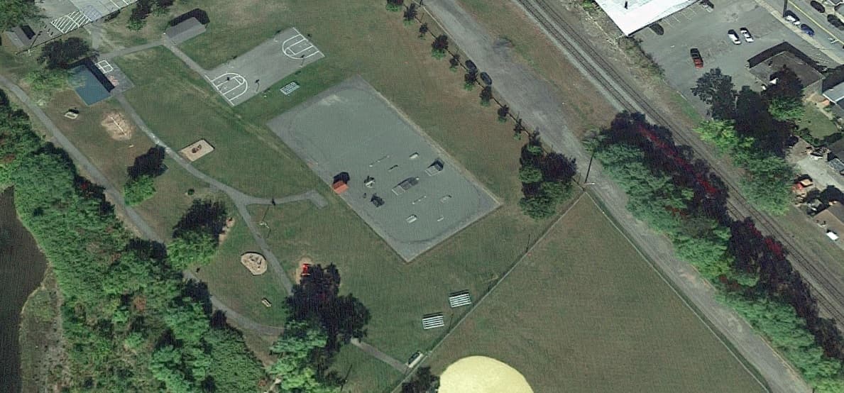 Riverside - Rotary Skatepark photo 1