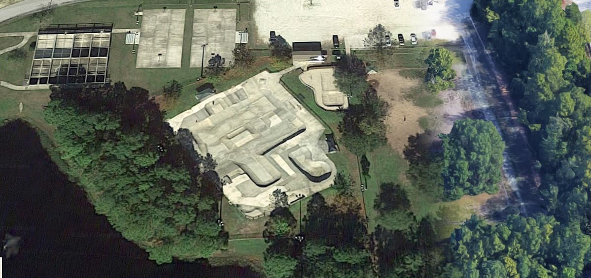 Robert-Laryn Skate Park photo 1