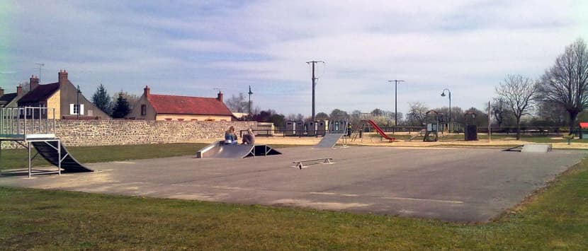 Skatepark de Vieilles-Maisons-Sur-Joudry photo 1