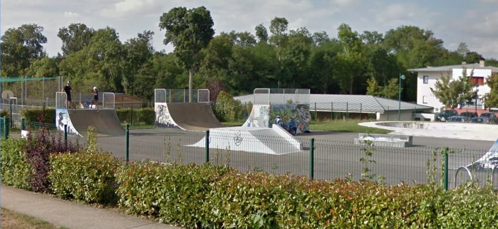 Skatepark Magny-Le-Hongre photo 1