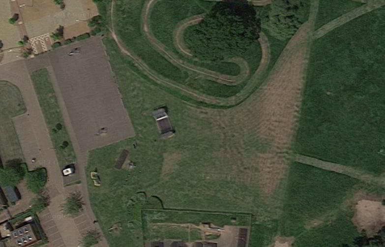 Woking Mini Ramp Skatepark photo 1